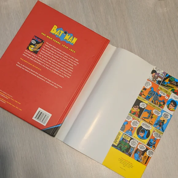 Batman Book War Years 1939-1945: Presenting Over 20 Classic Full Length DC Tales - Picture 11 of 11